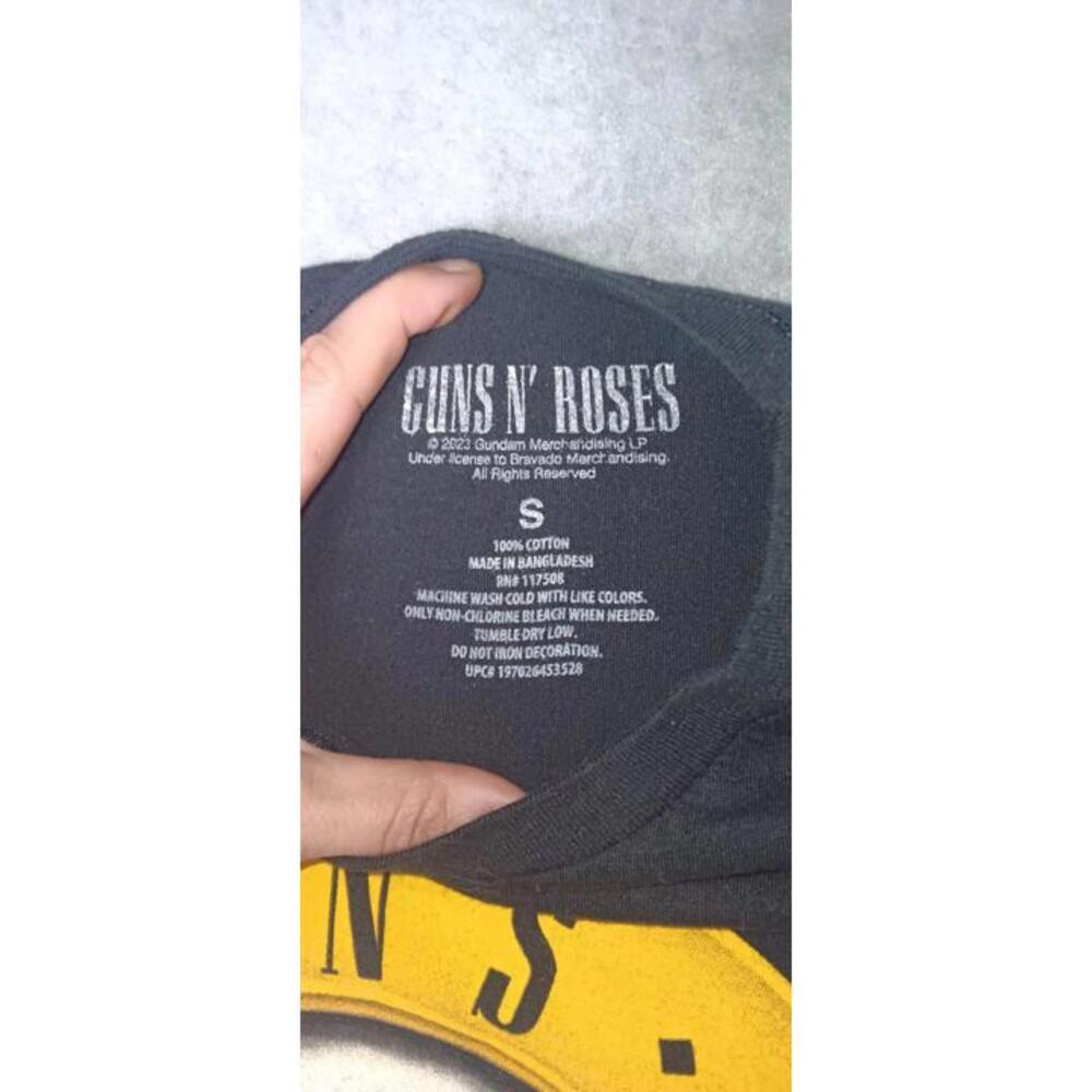 Guns N Roses Graphic Tee Womens Size Small Black Rock Music Fan Album Cover - Picture 2 of 9